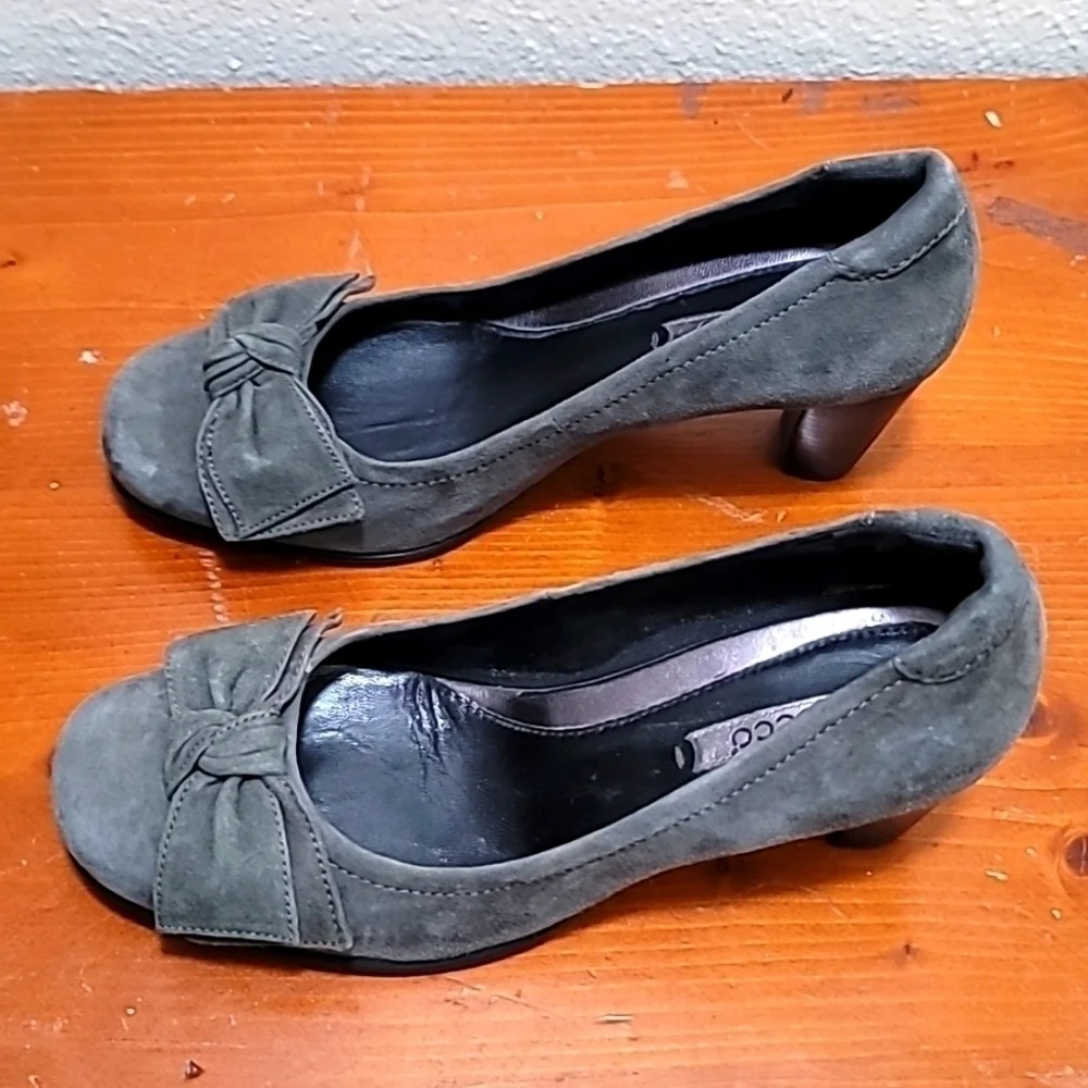 Ecco Suede Bow Pumps Womens 38 Grey Round Toe Block‎ Heel Shoes